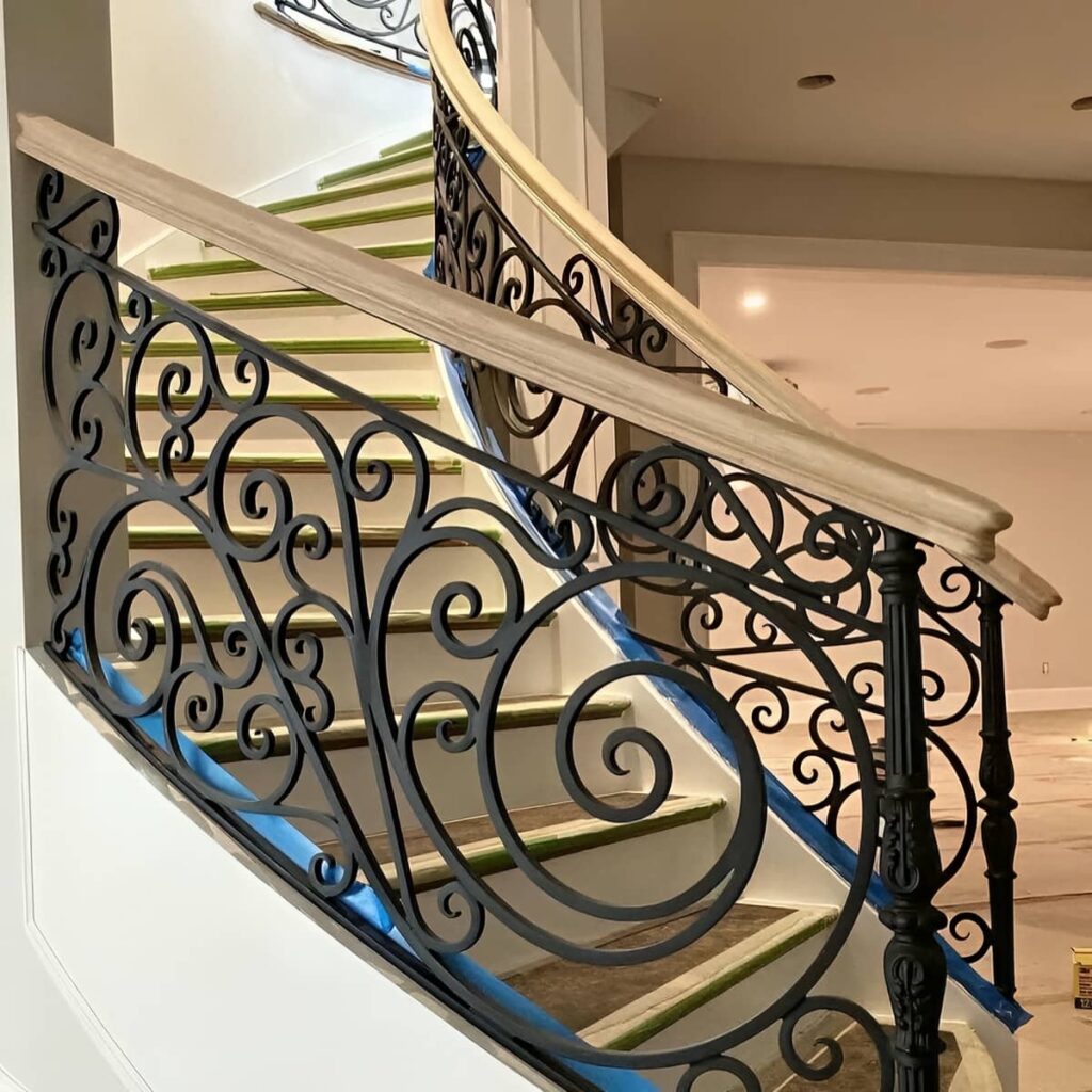 نرده فرفورژه راه پله با پرداخت یکنواخت سطح فلز