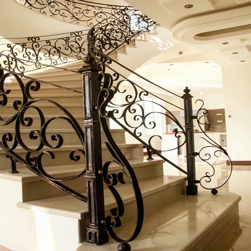 نرده فرفورژه راه پله در مرحله اندازه گیری مسیر پله