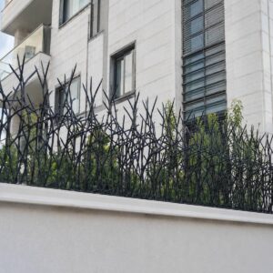 نصب حفاظ آهنی شاخ گوزنی برای محوطه حیاط