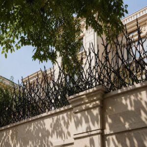مزیت حفاظ آهنی شاخ گوزنی دیوار باغ ویلا