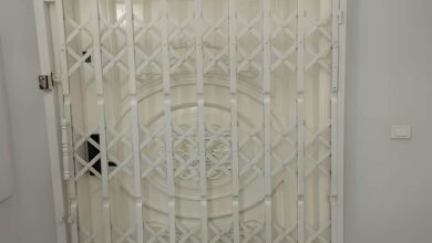 درب آکاردئونی با رنگ سفید