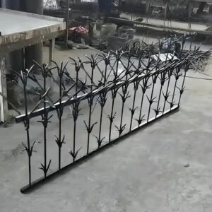 اطلاعات کافی در مورد نرده حفاظتی بالای دیوار خانه