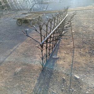 نرده بالای دیواری