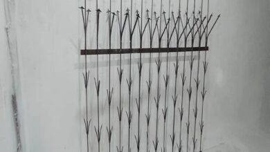 نرده حفاظ آهنی روی دیوار