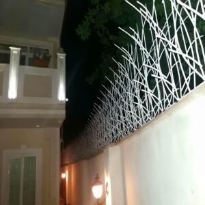 منظور از نرده حفاظ امنیتی رو دیوار چیست؟