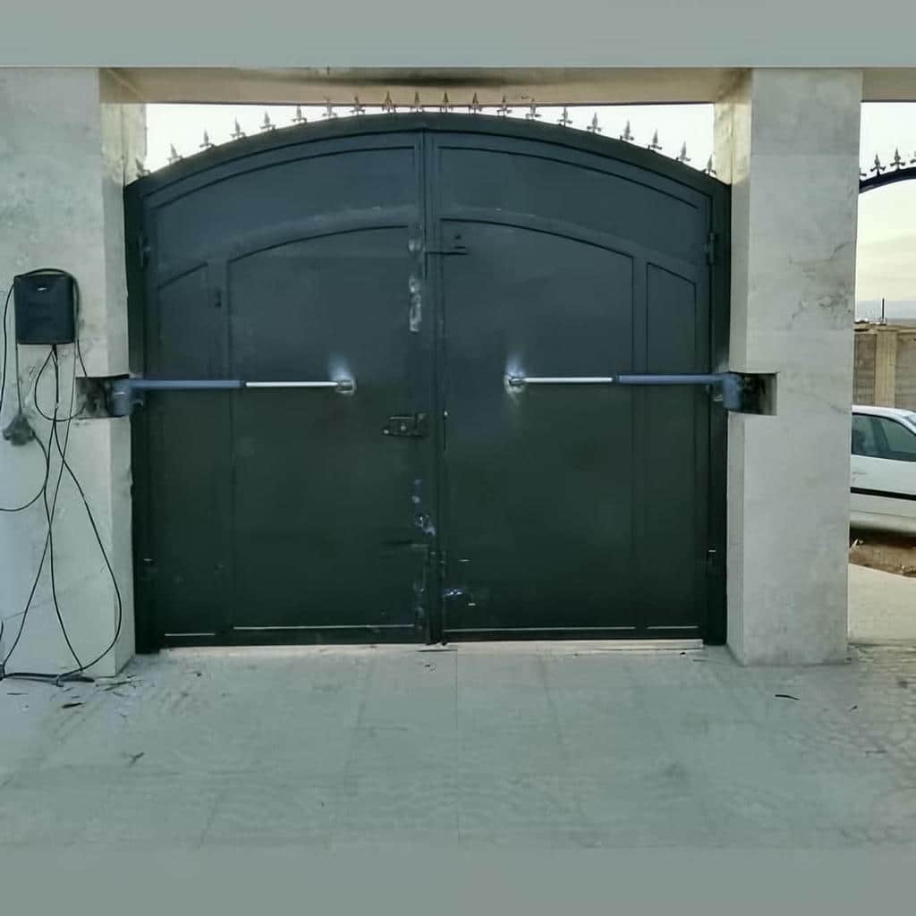 جک بازویی استان زنجان کنار ستون ورودی ساختمان
