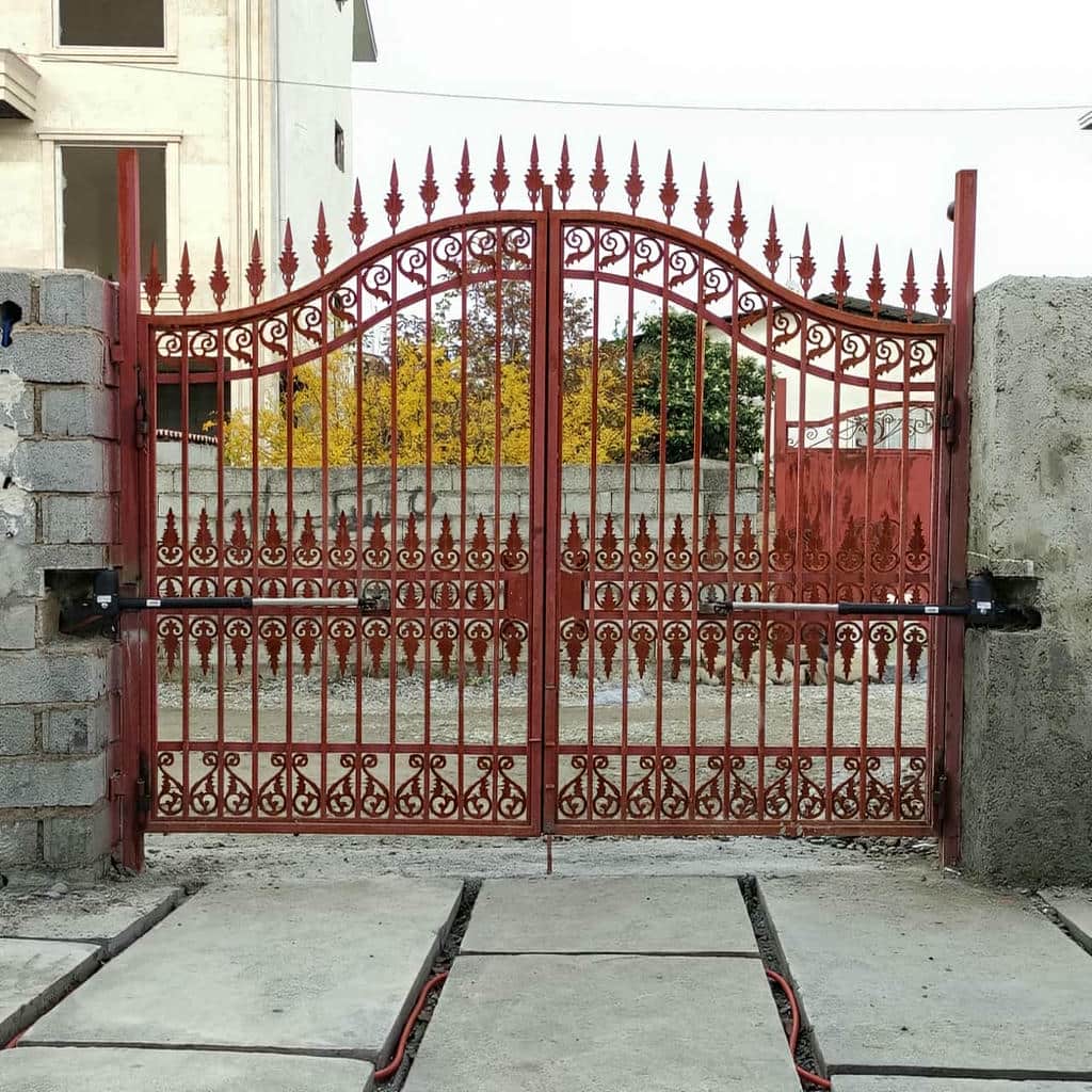 جک بازویی استان چهارمحال و بختیاری روی درب فلزی مینیمال