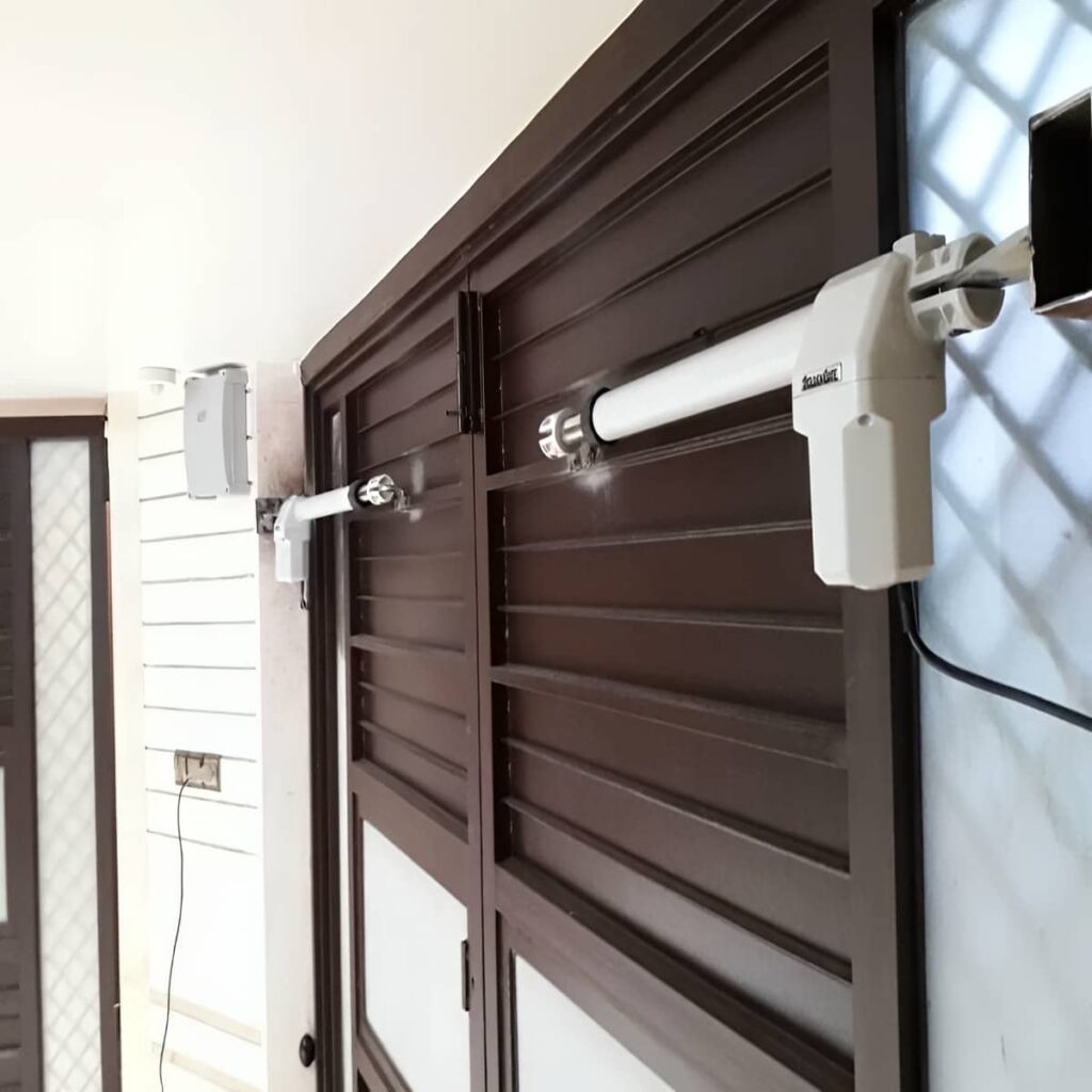 جک درب پارکینگ اردبیل روی ورودی دو لنگه
