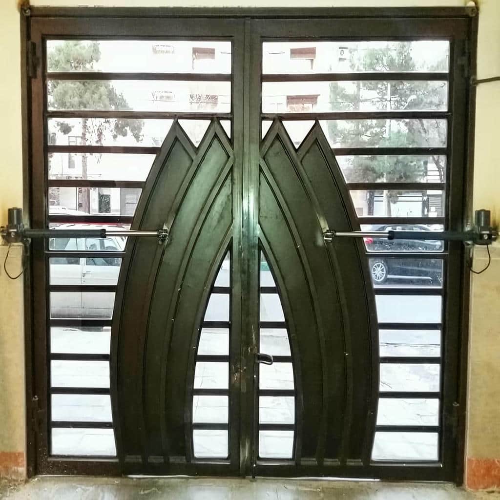 جک درب پارکینگ قم با بازوی فلزی مشکی