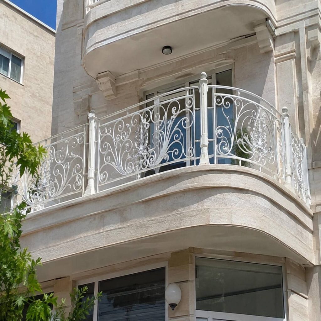 حفاظ بالکن اردبیل با رنگ هماهنگ نما