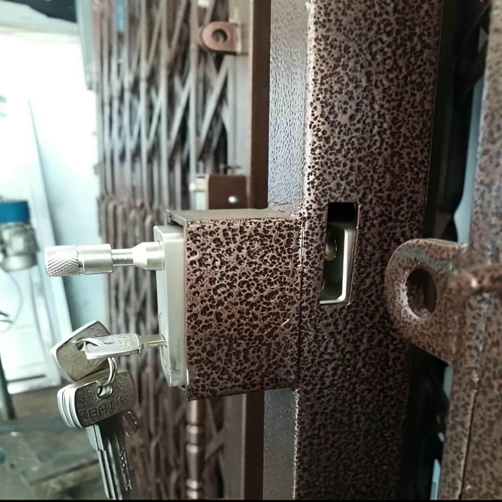 حفاظ درب آکاردئونی آماده نصب تخصصی در کرمان