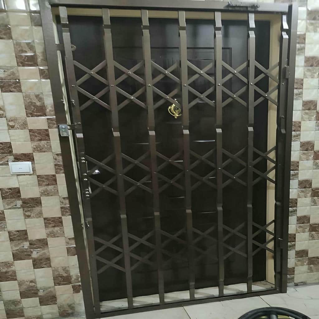 حفاظ درب آکاردئونی آماده نصب در اردبیل