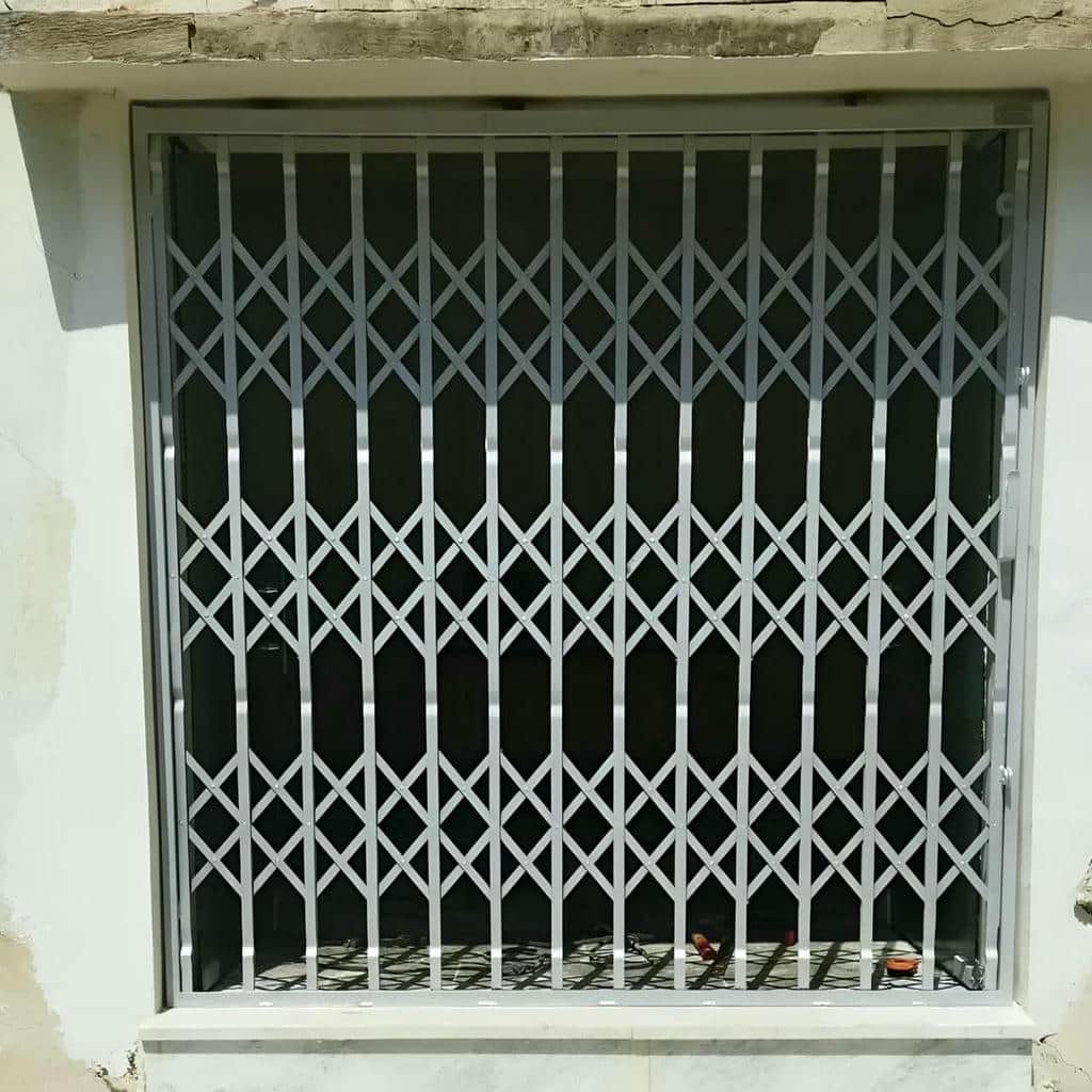 حفاظ درب آکاردئونی با ابعاد اختصاصی دهانه