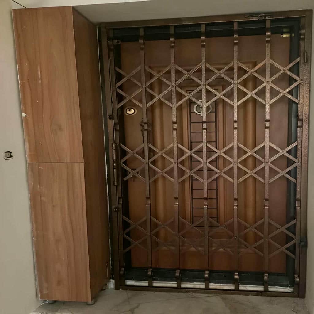 حفاظ درب آکاردئونی بسته‌بندی‌شده برای ارسال زاهدان
