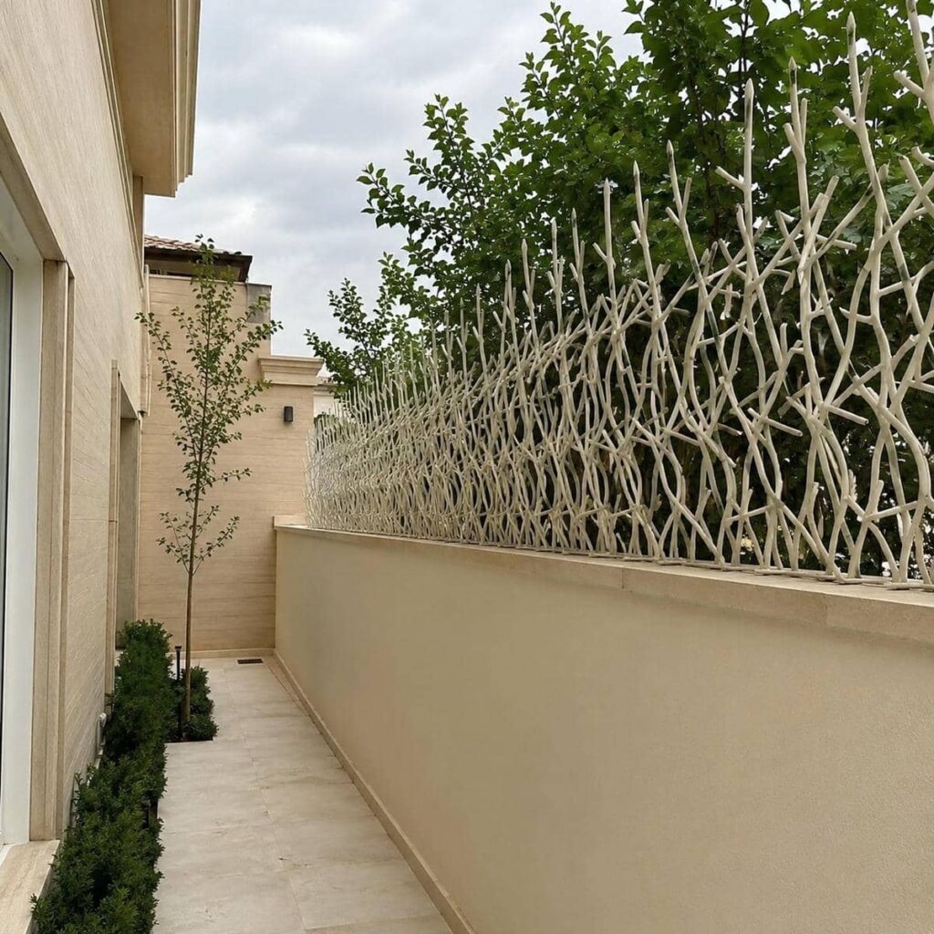 حفاظ دیوار سرنیزه ای با ارتفاع هماهنگ