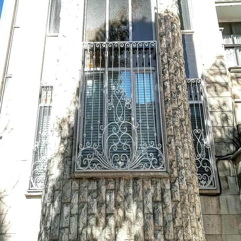 حفاظ پنجره فلزی با پوشش یکدست