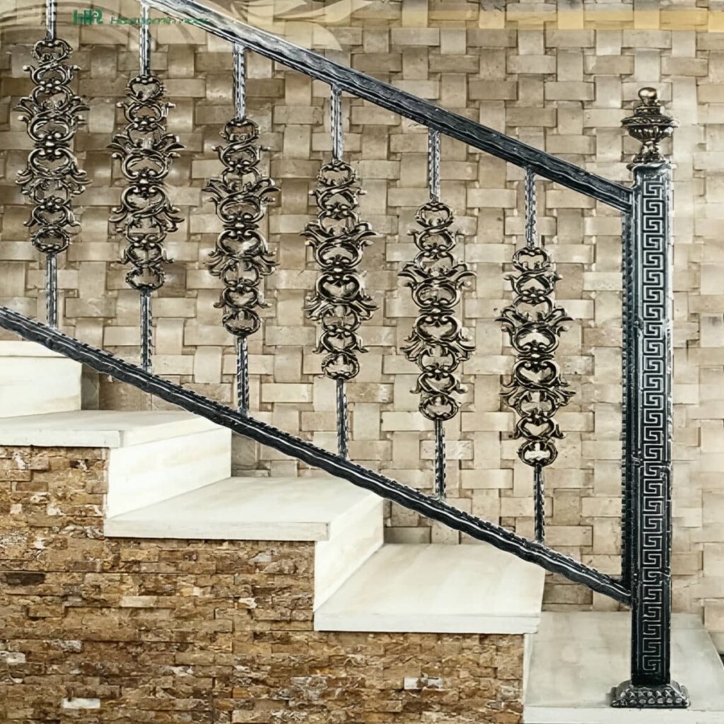دست‌انداز فلزی هماهنگ با کف سنگی