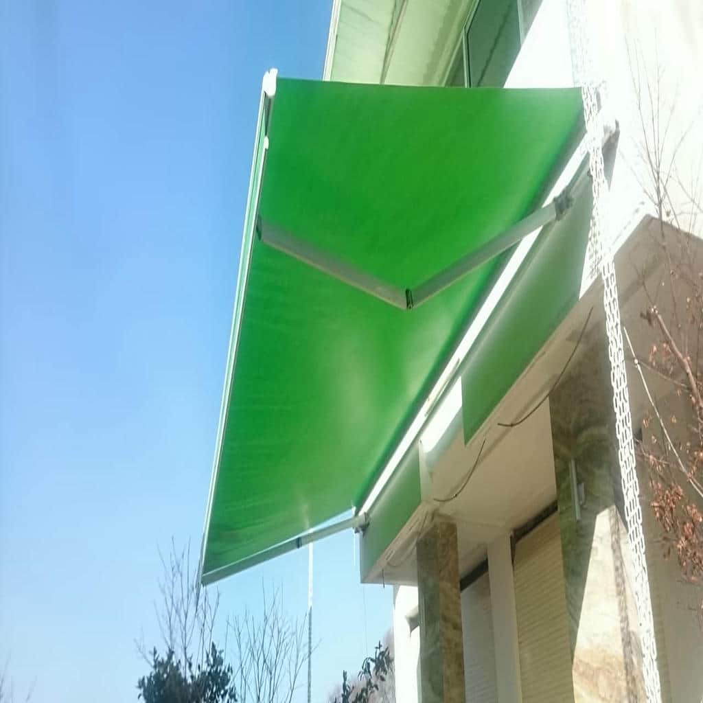 سایبان برقی با پارچه طوسی برای حیاط