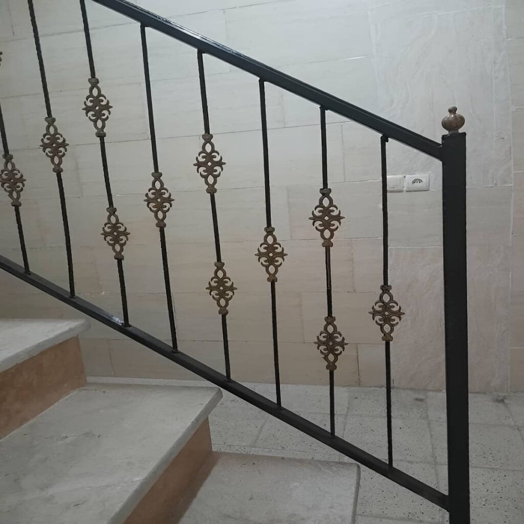 نرده راه پله سفارشی برای دهانه بزرگ در رشت