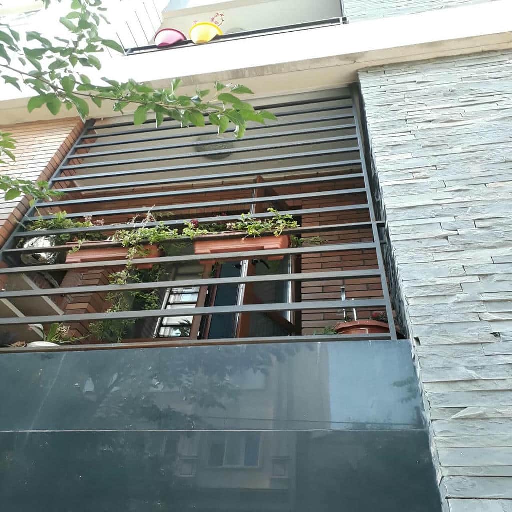 نرده پنجره رنگ تیره در استان خراسان شمالی