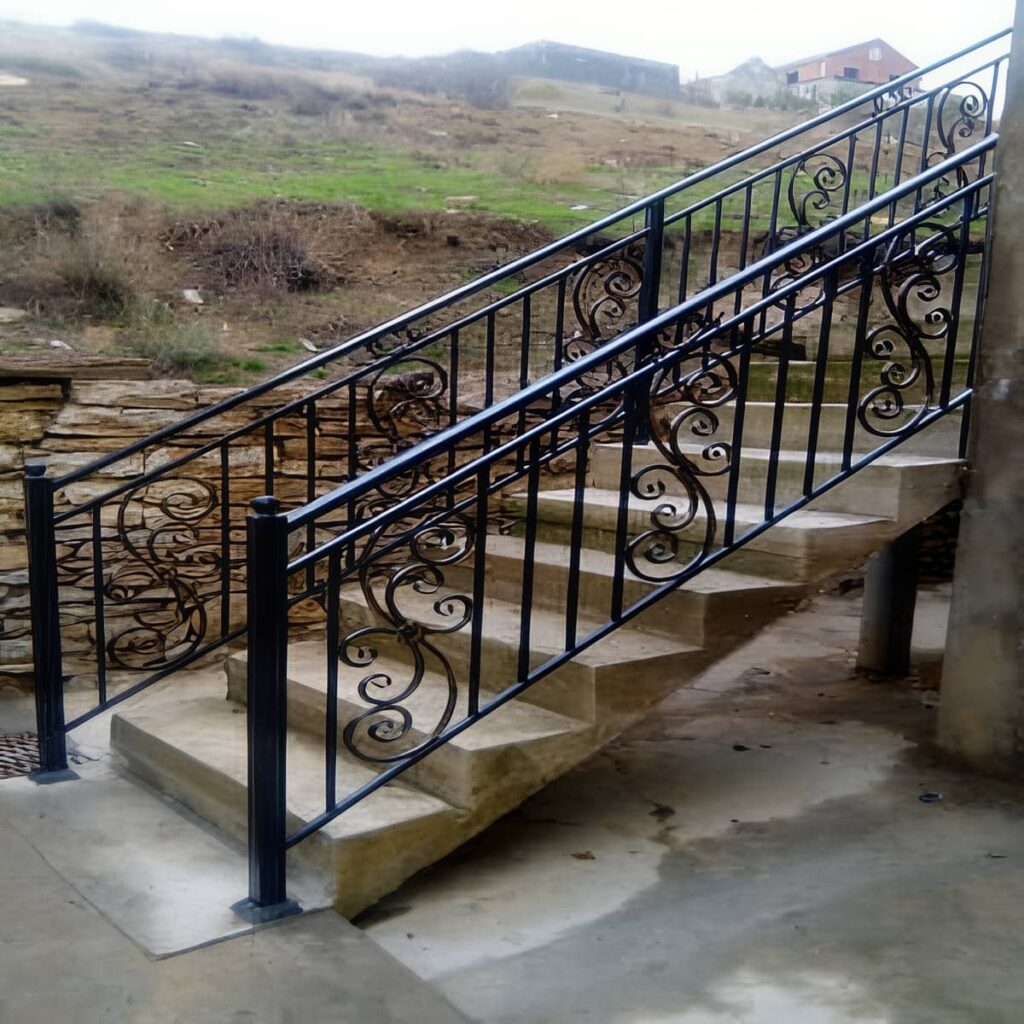 هندریل کلاسیک با جزئیات پیچیده فلزی