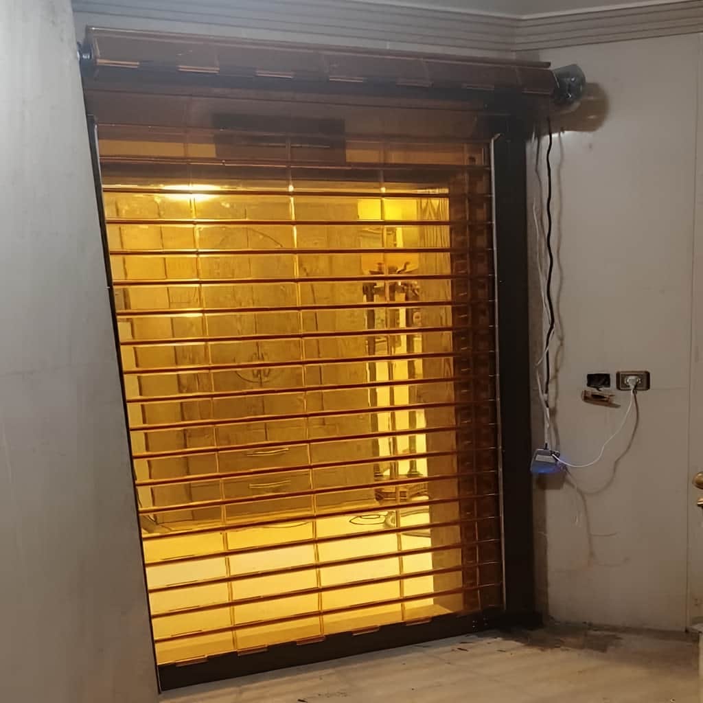 کرکره اتوماتیک طوسی هماهنگ با نمای ساختمان