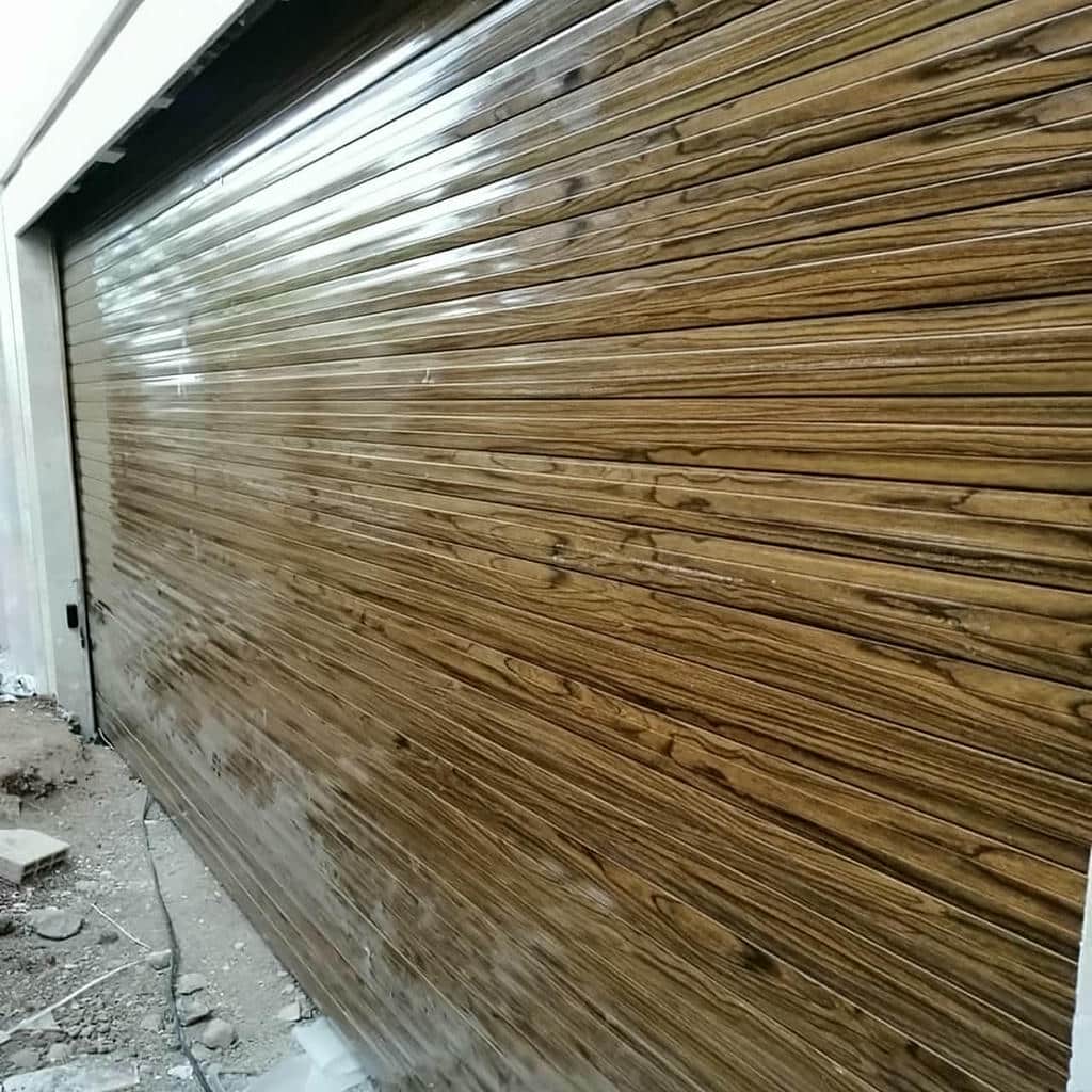 کرکره برقی مشکی نصب شده در استان گیلان