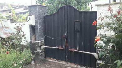 جک درب پارکینگ زاهدان کنار ورودی اندازه گیری شده