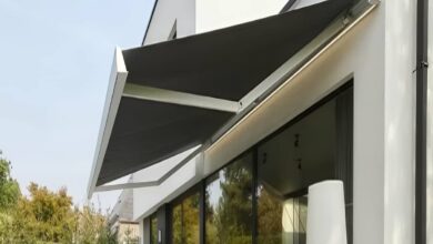 سایبان برقی بندرعباس با پوشش روشن برای ورودی ساختمان