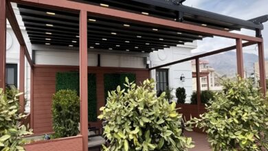 سایبان برقی کرمان روی دهانه بزرگ حیاط